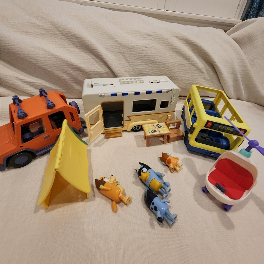 Bluey Adventure Playset with Vehicles and Figures